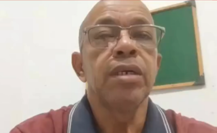 Nos vídeos, com cerca de sete minutos cada, o major contesta a legalidade da prisão preventiva Nos vídeos, com cerca de sete minutos cada, o major contesta a legalidade da prisão preventiva