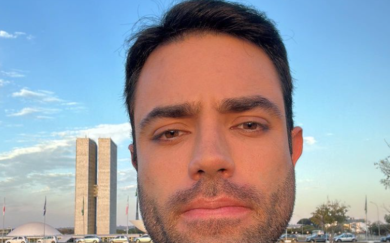 'Bom dia, Fralda!', diz repórter ao confundir nome de apresentador de telejornal da Globo do DF