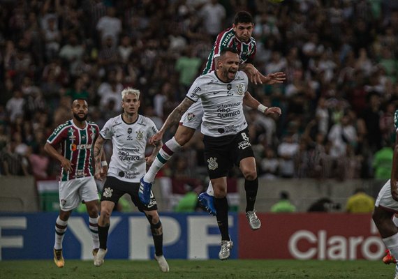 Corinthians e Fluminense lutam por vaga na decisão