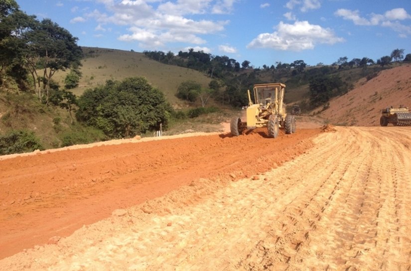 Renan Filho busca viabilizar retomada de obras em rodovia de Chã Preta