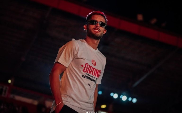 Yan Couto 'entrega' novo vínculo com o City e evita falar em 'cadeira cativa' na seleção