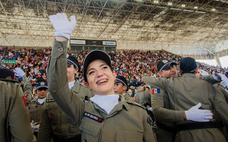 “Mas é preciso ter força, é preciso ter graça, é preciso ter sonho sempre”