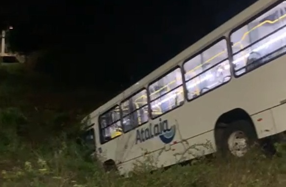 onibus atalaia / Foto: Reprodução: Foto/ Redes Sociais