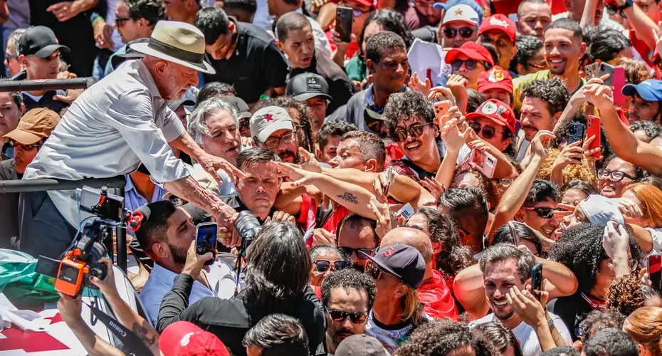 Lula afirma que PT entrará na Justiça contra suspensão de canal