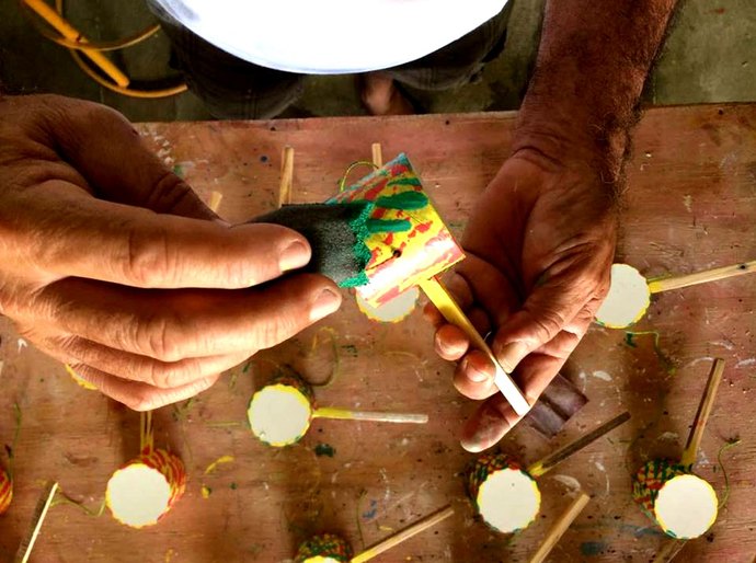 Projeto Fábrica de Sonhos doará cerca de 300 brinquedos artesanais