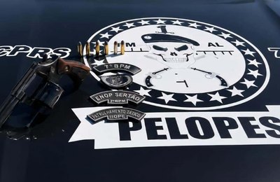 PM prende idoso com arma e munições durante cumprimento de mandado