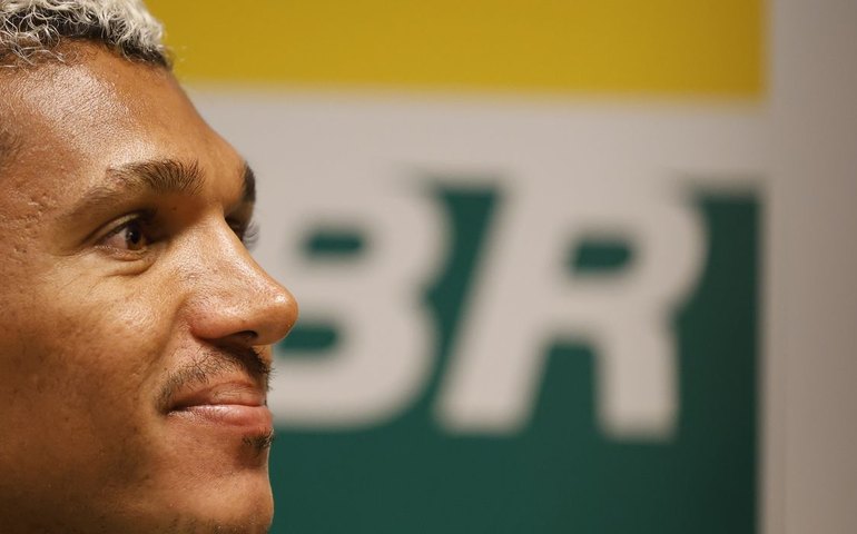 Canoista Isaquias Queiroz participa de campeonato no Brasil