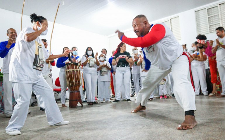 Projeto Ginga Capoeira leva cultura para as escolas da rede municipal