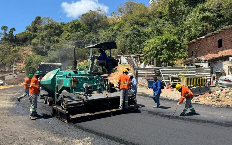 Vale do Reginaldo ultrapassa 1,5 km de pavimentação em via principal