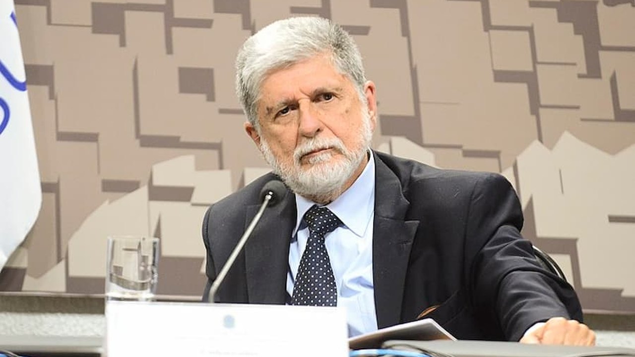 Um dia depois de conversar com chanceler de Maduro, Amorim recebe hoje representantes da oposição