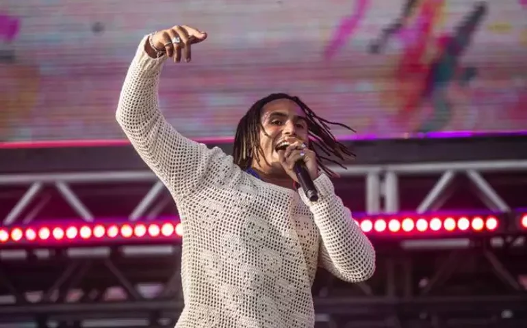 Em abertura do segundo dia do The Town, Matuê dá nó na cabeça ao mostrar o Nordeste urbano