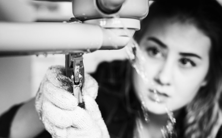 Por que não usar soda cáustica no desentupimento de canos?