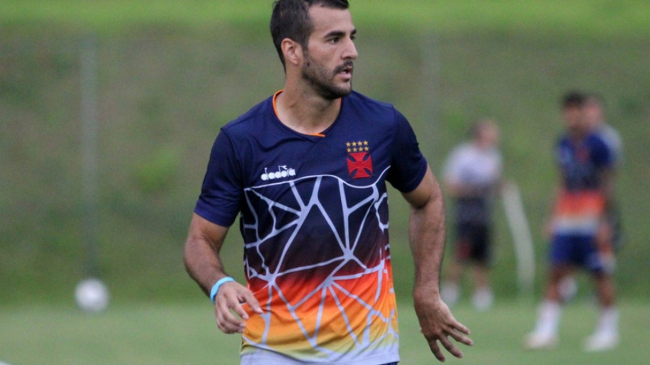 Cruzeiro fica perto de contratar Raúl Cáceres e faz proposta por Lucas Romero