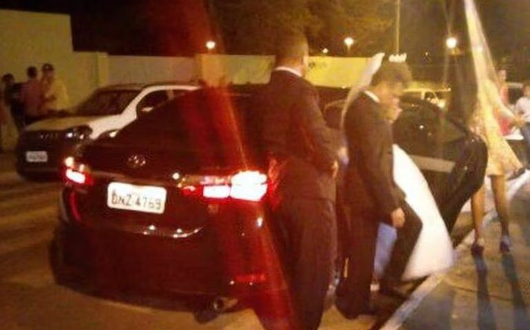 Tribunal absolve ex-prefeita que usou Corolla preto do gabinete para levar a filha ao casamento