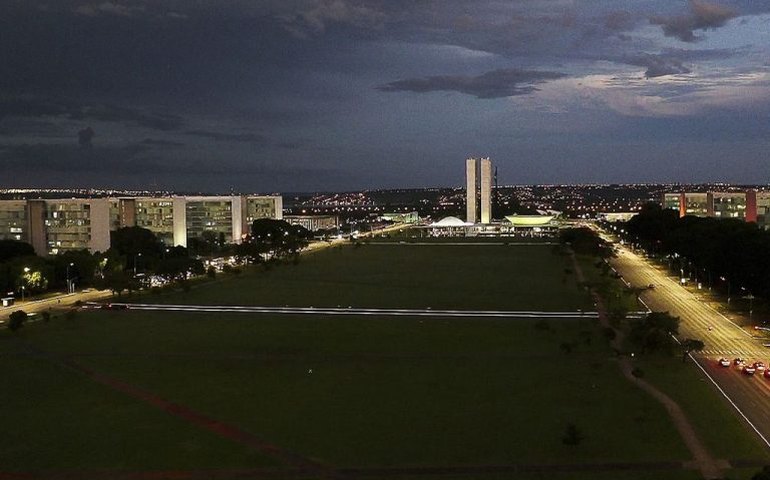 Sancionada lei que reajusta salários de servidores do Poder Executivo federal