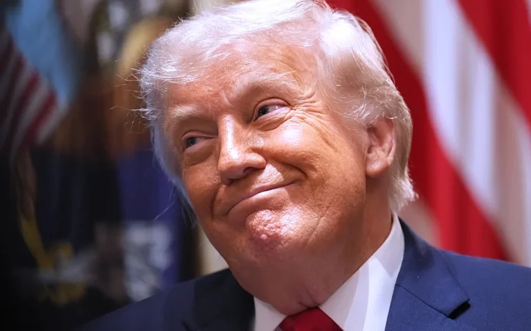 Juiz federal dos EUA rejeita suspender ordem de Trump que restringe votação por correio