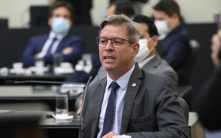 Cabo Bebeto recomenda que pais que sentirem ameaçados por magistrados a vacinar seus filhos formalizem denúncia na PC