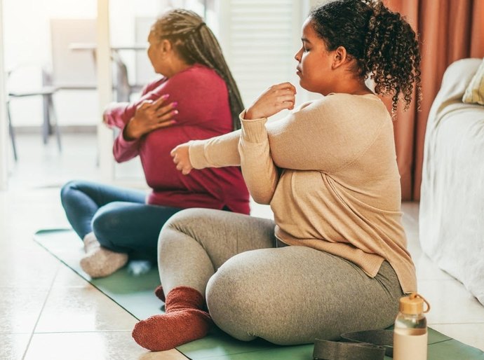 Da calistenia ao muay thai: 1,9 milhões de buscas por treinos em casa refletem o impacto das baixas temperaturas na prática de exercícios