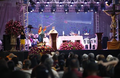 Penedenses e visitantes celebram Bom Jesus dos Navegantes na Praça da Fé