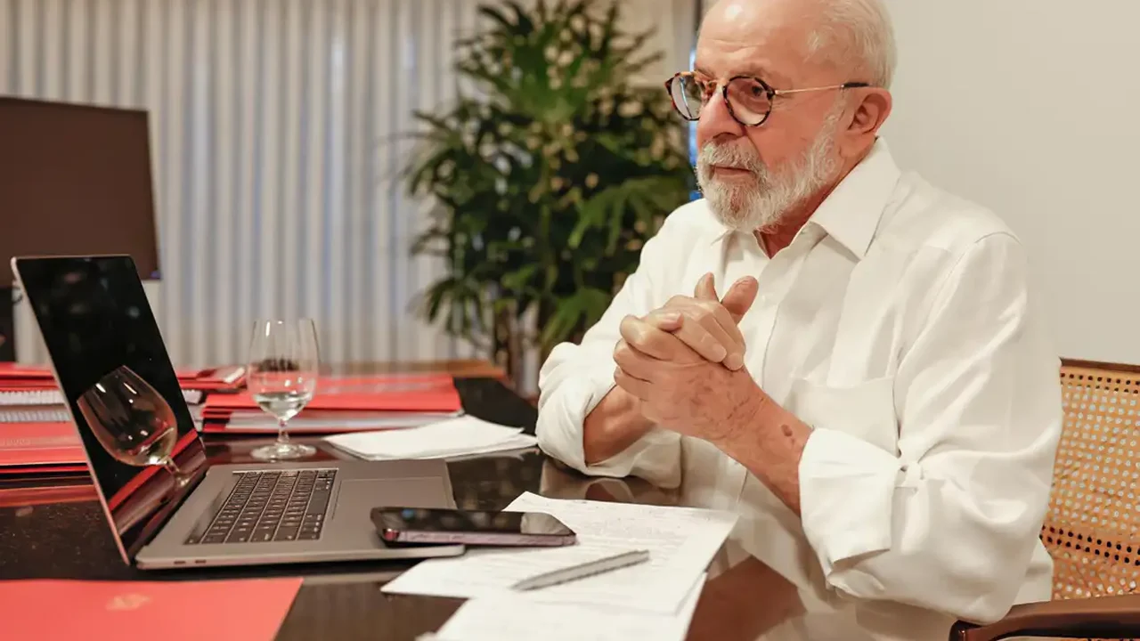 Lula lamenta morte de presidente do Irã: 'Minhas condolências ao povo iraniano'