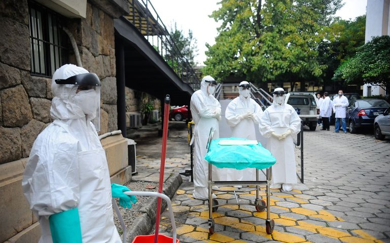 Protestos no Quênia contra centro dos EUA para Ebola deixam três mortos