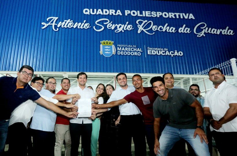 Prefeito Cacau inaugura primeira quadra poliesportiva na Massagueira de Baixo