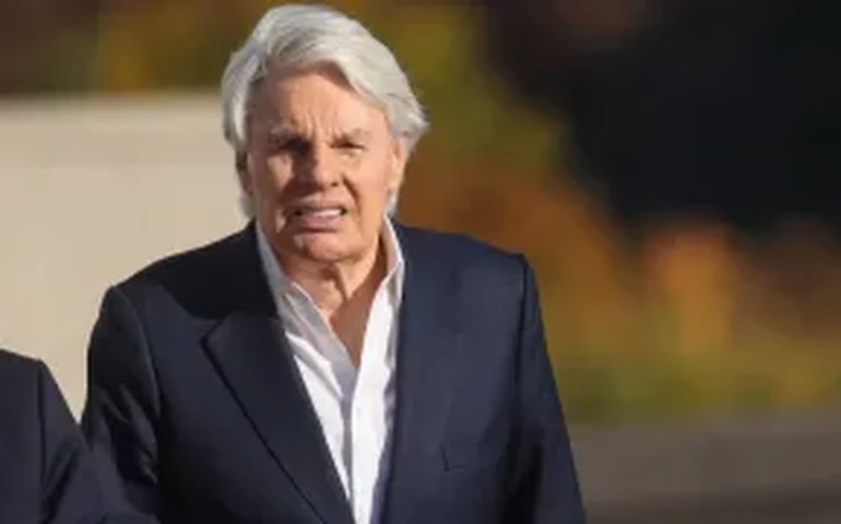 Ex-CEO da Abercrombie, que enfrenta denúncia de exploração sexual, deve alegar demência