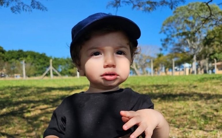 Claudia Raia compartilha fotos de Luca em meio à natureza e encanta a web