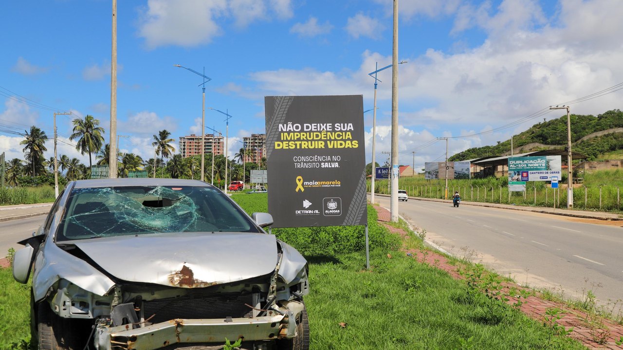 Simulação de acidente alerta para conscientização no trânsito durante o Maio Amarelo