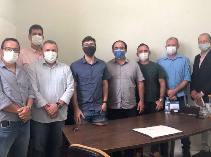 Junqueiro discute implantação de avançado serviço de tratamento de esgoto sanitário