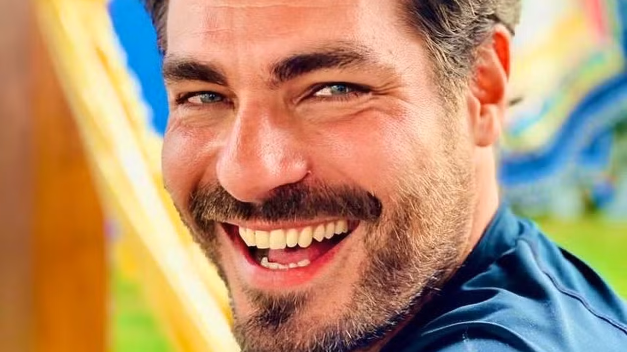 Thiago Lacerda fala sobre rótulo de galã, paternidade e volta às novelas: 'me sinto em casa'