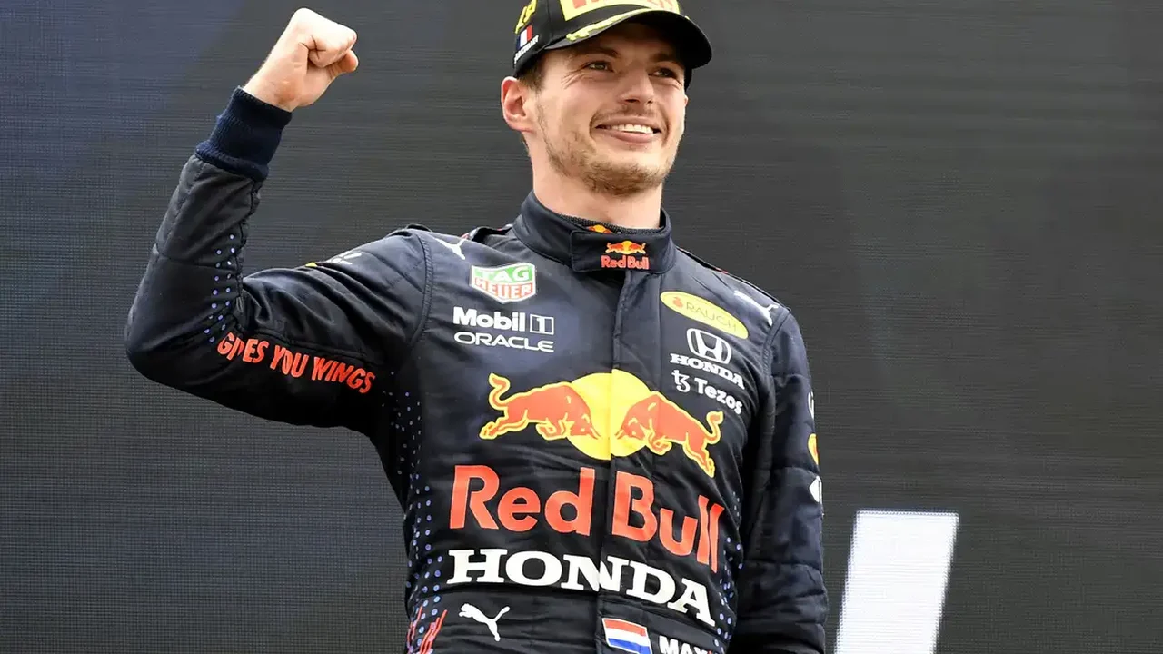 Verstappen projeta futuro na F-1 e namoro com Kelly Piquet: 'Casar? Tem que ser naturalmente'