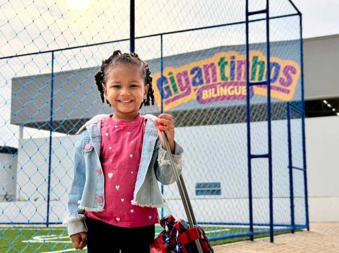 Ano letivo começa em novos Gigantinhos, bilíngues e em tempo integral, nos bairros Garça Torta e Feitosa