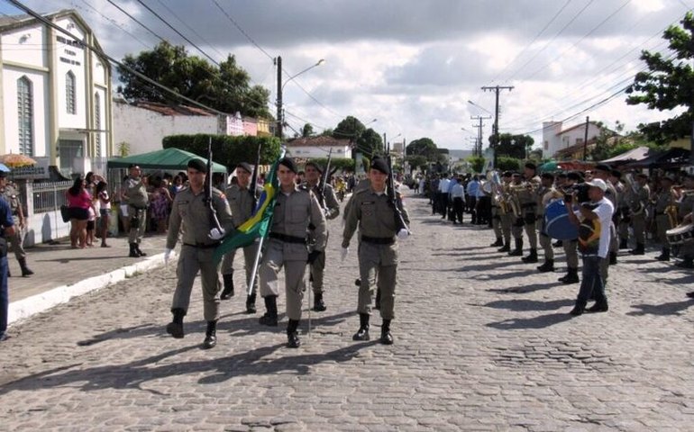 Prefeitura de Penedo transmite, ao vivo, desfile cívico em seu canal no YouTube