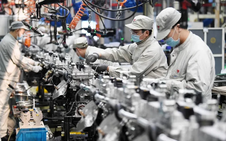 Lucro industrial na China sofre queda anual de 7,3% em novembro, mas cai em ritmo mais lento