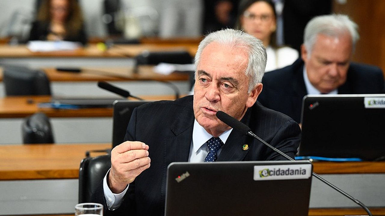 Fim da escala 6x1: definição sobre PEC deve ficar para julho, diz presidente da CCJ