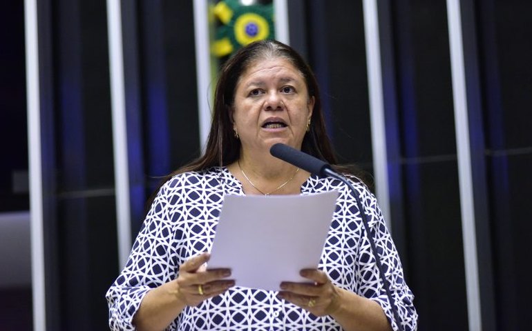 Comissão aprova dedução do salário-maternidade dos tributos para pequena empresa