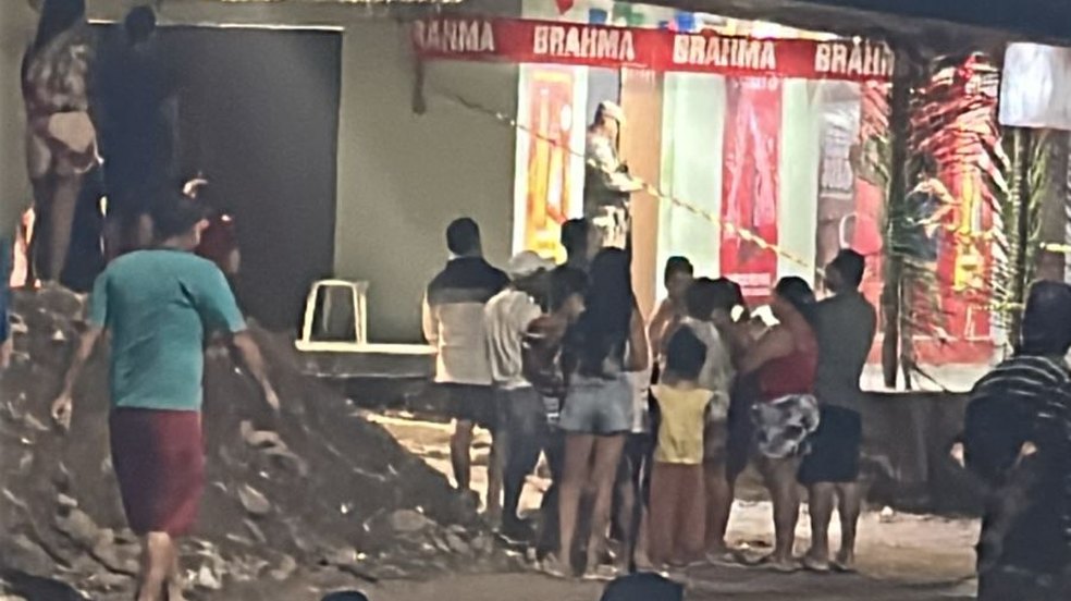 Crime violento assusta moradores de Rio Largo após homem ser baleado em bar, na noite de ontem