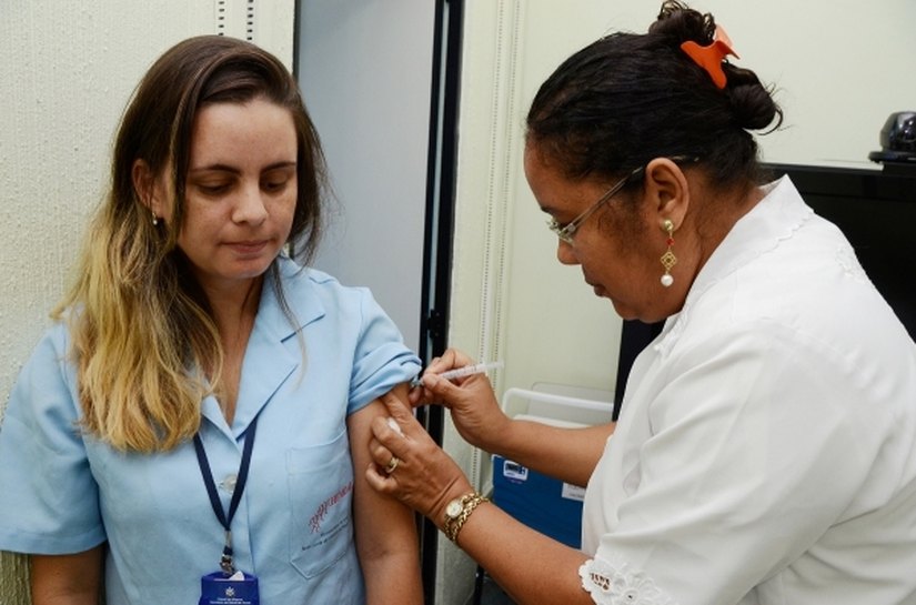 Servidores do Hemoal são vacinados contra Influenza