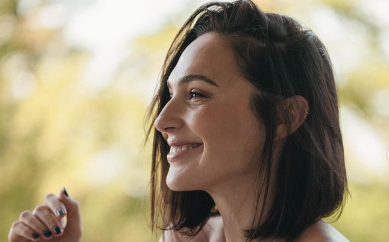 Teaser de 'Branca de Neve' com Gal Gadot como a madrasta deixa internautas consternados: 'espelho vai ter que mentir'; assista