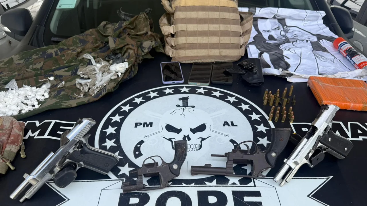 Operação cumpre mandado no Conjunto Carminha e apreende armas, drogas e equipamentos táticos