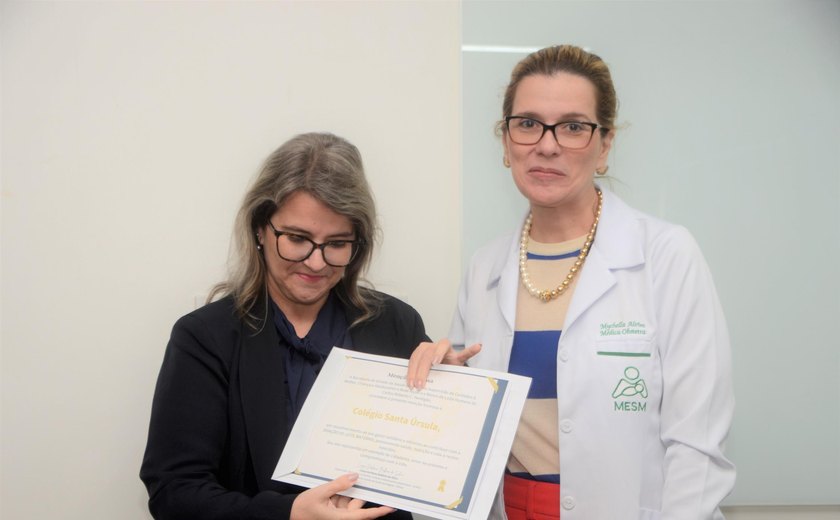Sesau entrega certificados de reconhecimento sobre contribuição de doação de leite humano em AL