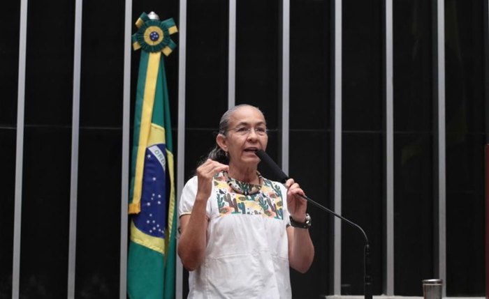 Deputada federal Heloísa Helena medida busca reduzir a exposição de crianças e adolescentes a estímulos de consumo