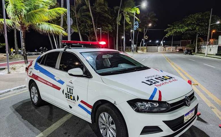 Blitz da Operação Lei Seca realizou prisão em flagrante durante a noite de ano novo na orla de Maceió