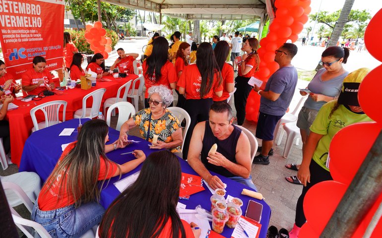 Sesau encerra Setembro Amarelo, Verde e Vermelho com ação na orla de Maceió