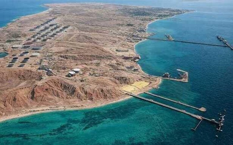 EUA podem tentar controlar comércio de petróleo no Golfo com ataque à ilha de Kharg, aponta especialista