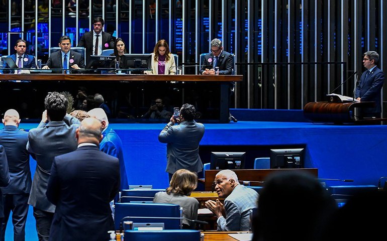 Senado lança 'Guia da Candidata' para orientar mulheres nas eleições