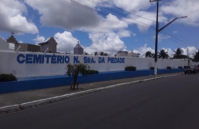 Prefeitura de Anadia constrói banheiros e prepara cemitério para o Dia de Finados