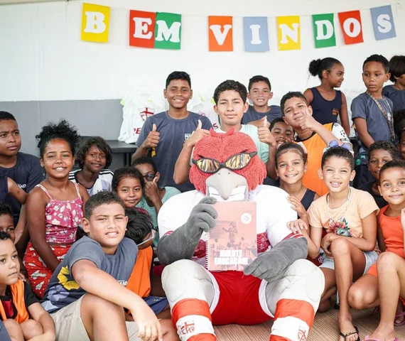 CRB distribui mais de 700 kits escolares por meio da campanha Avante Educação