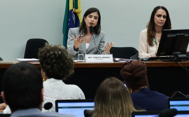 Proposta que criminaliza misoginia avança na Câmara dos Deputados